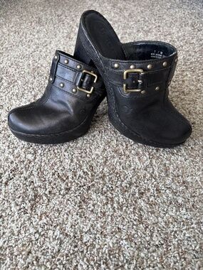 Born Black Leather Platform Clog Mules Buckle Studded Size 7 Euro 38